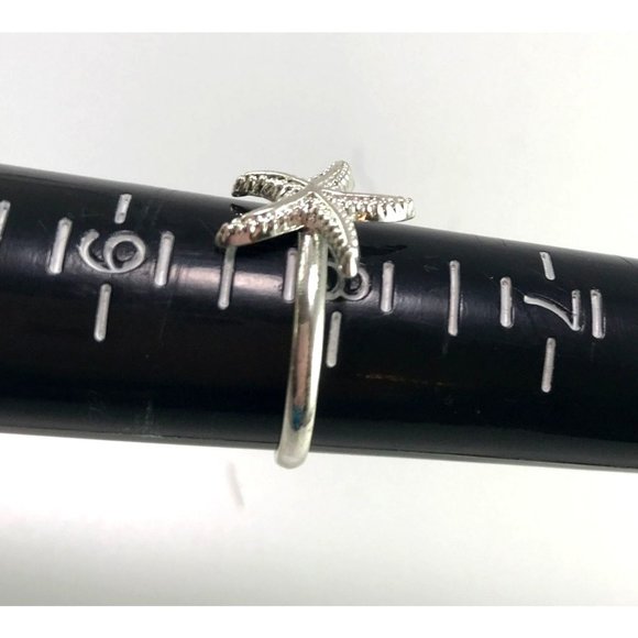 Stackable Silver Tone Starfish Ring Size 8 - Picture 4 of 4